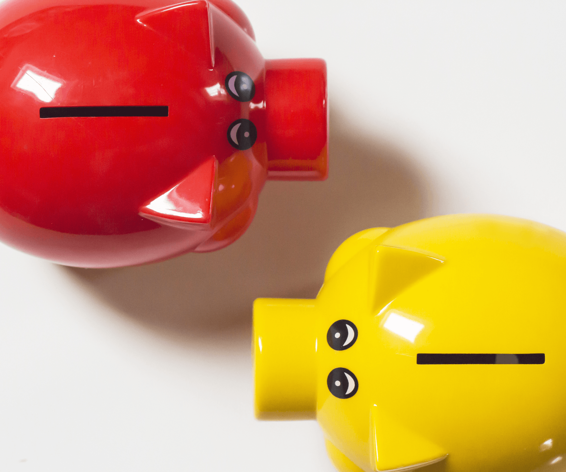 השוואה בין פוליסת חיסכון לקרנות נאמנות